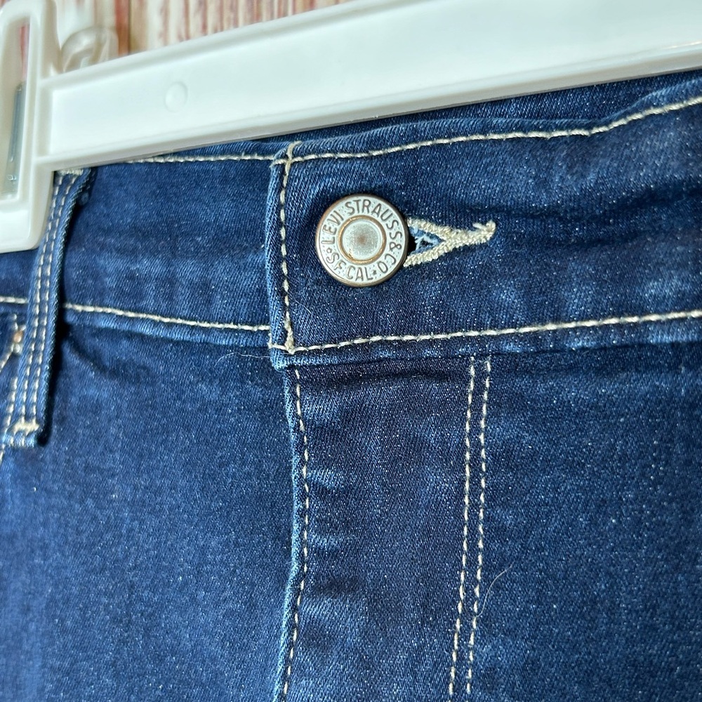 Levi’s Slimming Boot Blue Jeans Size 32 Dark Wash - Picture 3 of 6